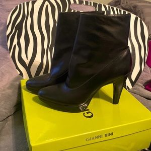 Gianni Bini Black heeled booties